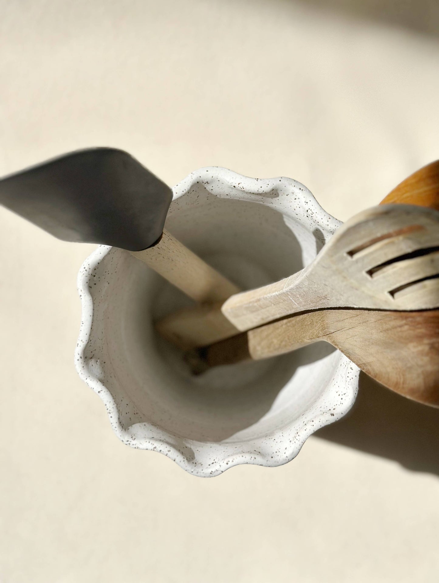 Ruffle Ceramic Utensil Crock