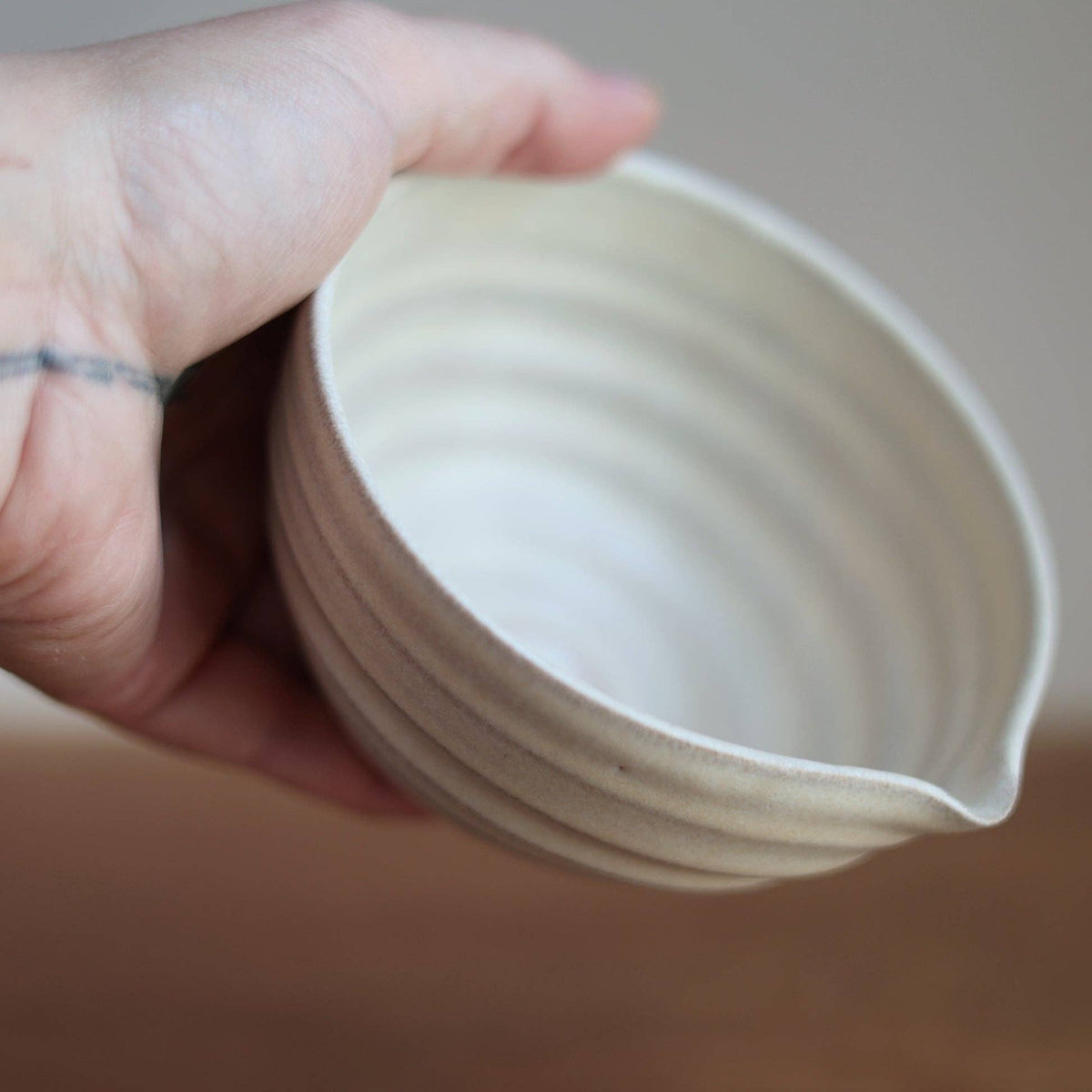Large Pouring Bowl in Cream