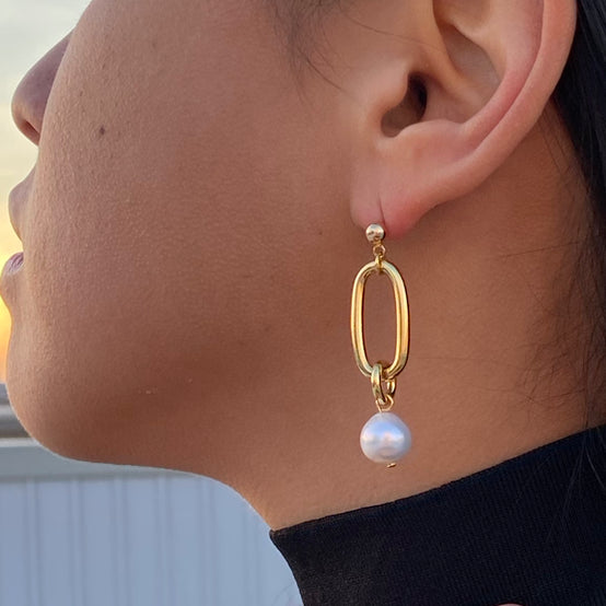 Bella Pearl Stud Earrings
