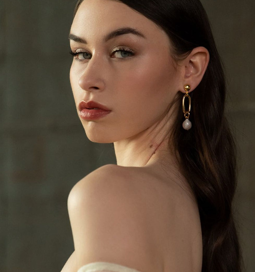 Bella Pearl Stud Earrings