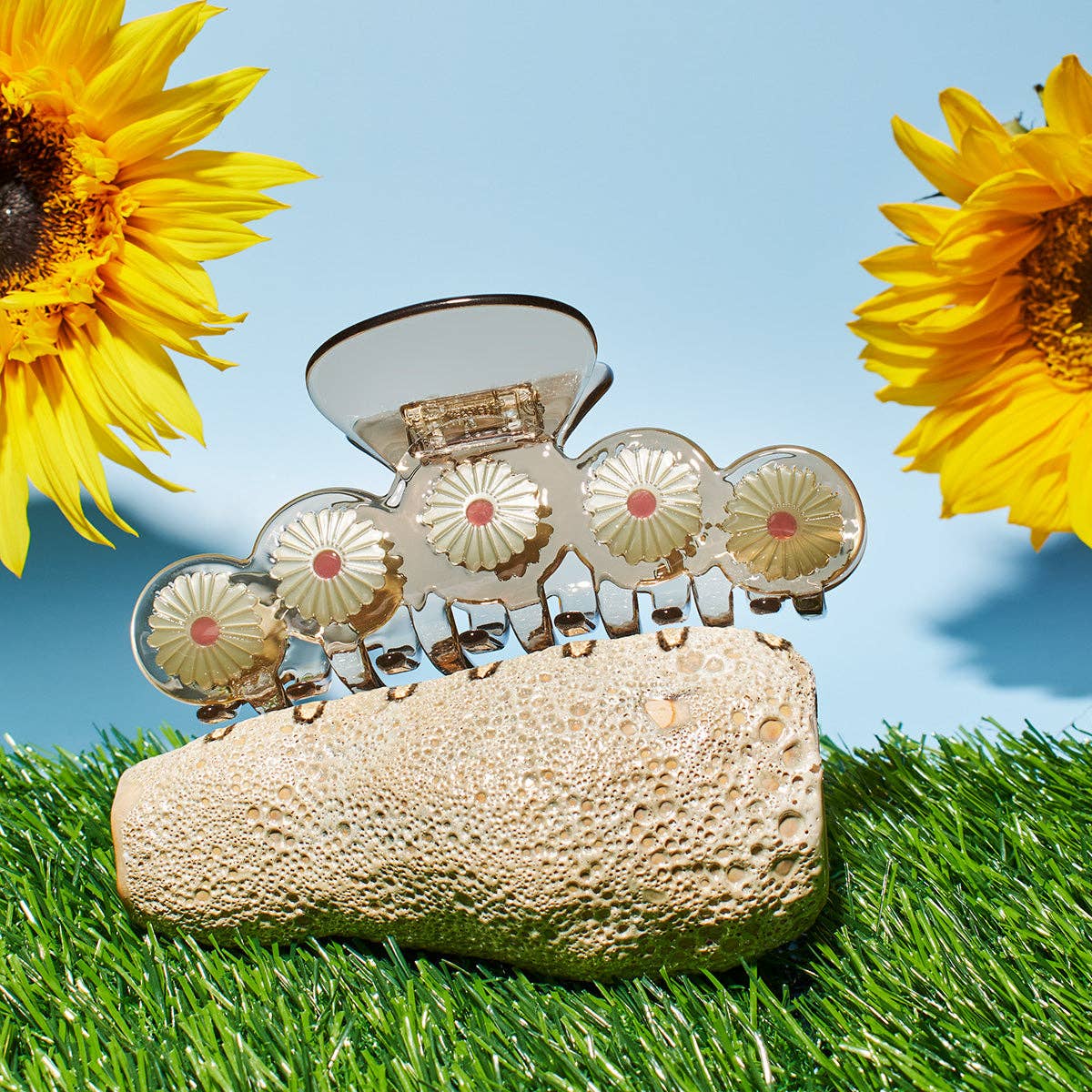 Eclipta Daisy Flower XL Hair Claw  in Clear Brown Acetate