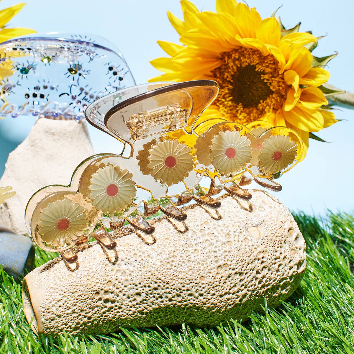 Eclipta Daisy Flower XL Hair Claw  in Clear Brown Acetate